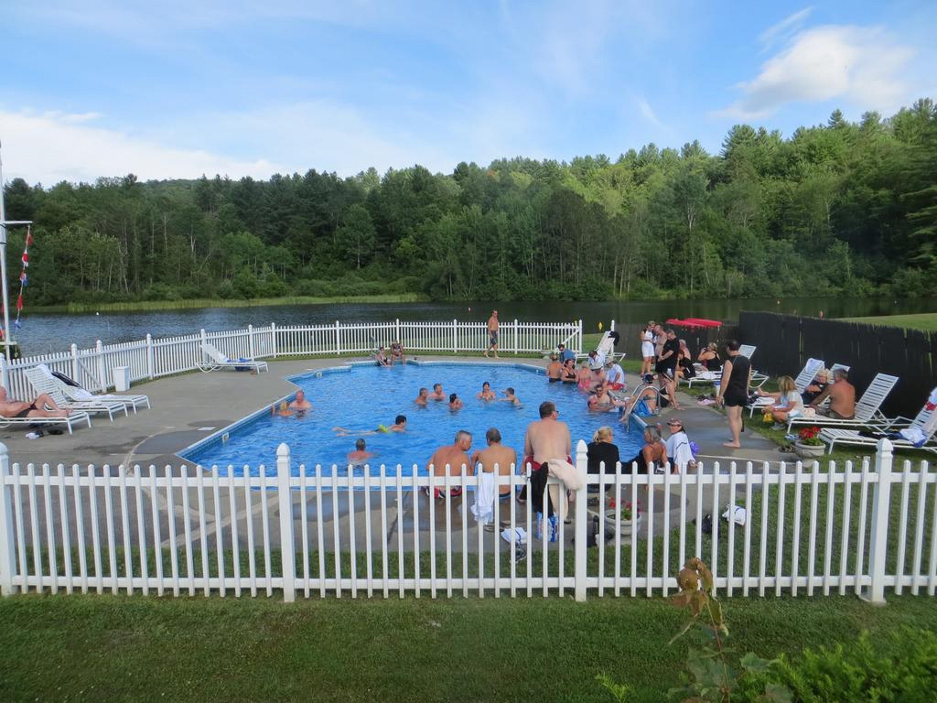 Commodores Inn Stowe Extérieur photo