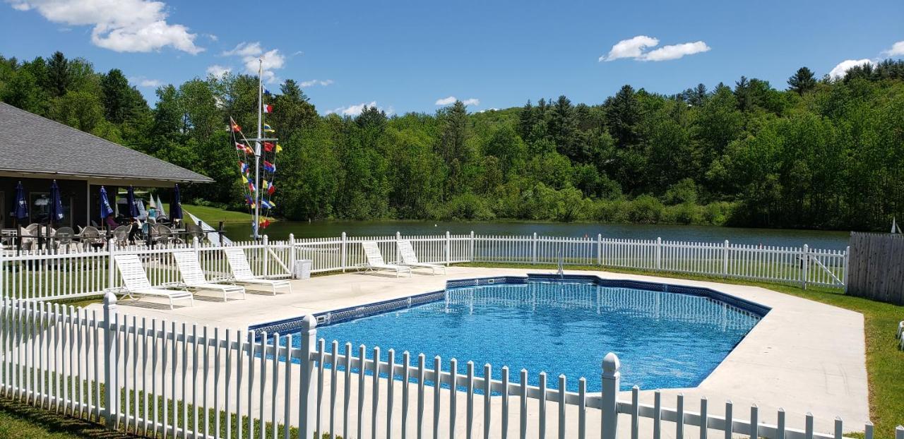 Commodores Inn Stowe Extérieur photo